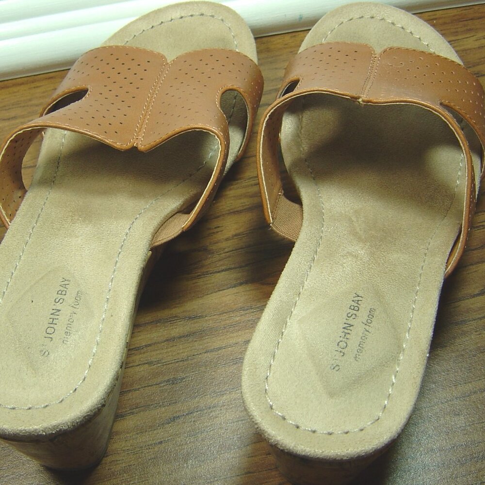 St. John's Bay Duna Cognac brownish rust sandals with memory foam--size 8 1/2 M